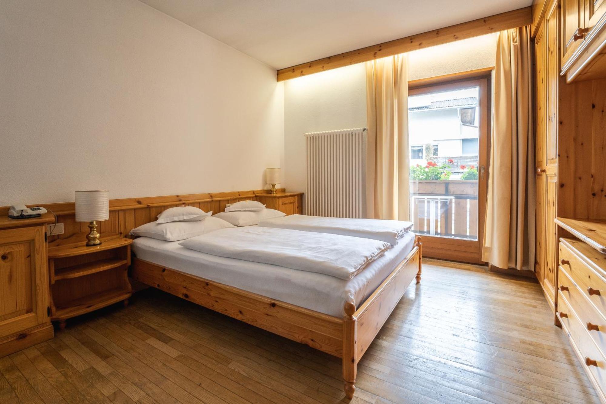 Aparthotel Zum Schloessl Villa Ottone Room photo