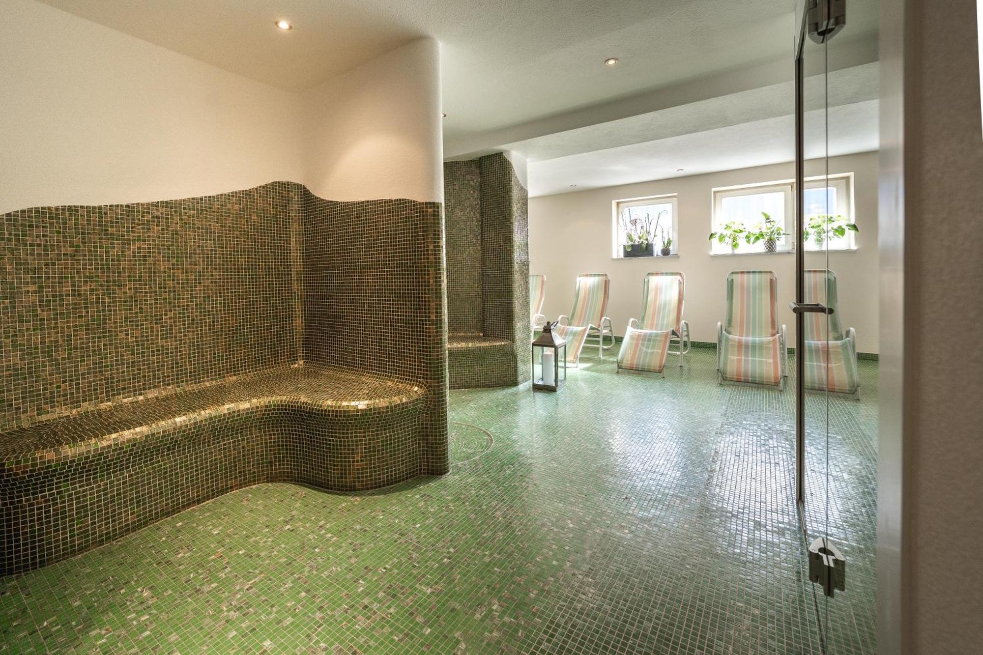 Aparthotel Zum Schloessl Villa Ottone Exterior photo